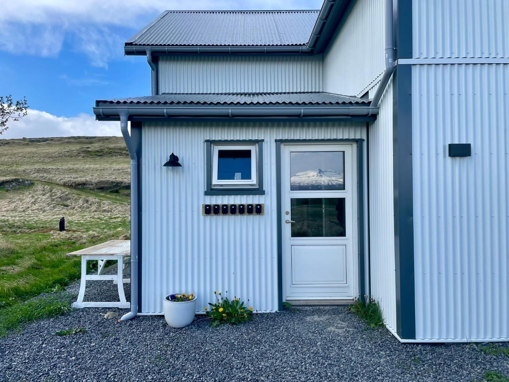 Lindarholl Guesthouse Stori-Bakki Extérieur photo